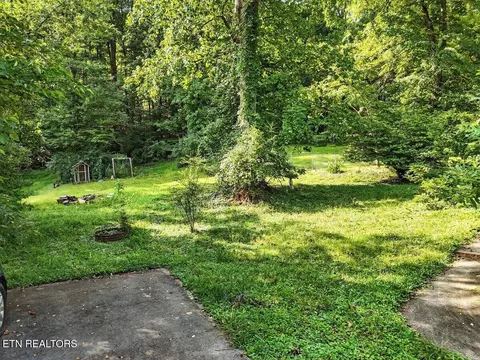 Exterior - 308 Irwin Dr, Powell, TN 37849 photo 4 of 6