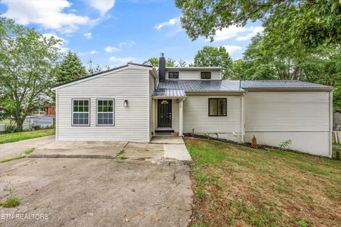 517 Sherwood Dr, Maryville, TN 37801