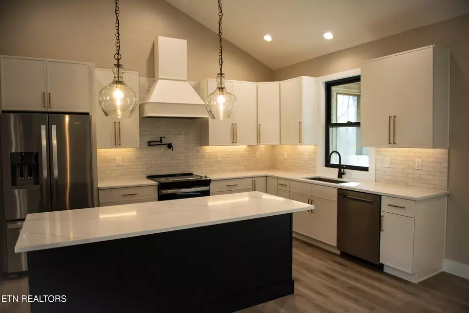Kitchen - 107 Leinster Ln, Crossville, TN 38558 photo 1 of 4
