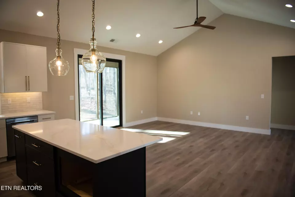 Living - 107 Leinster Ln, Crossville, TN 38558 photo 2 of 2