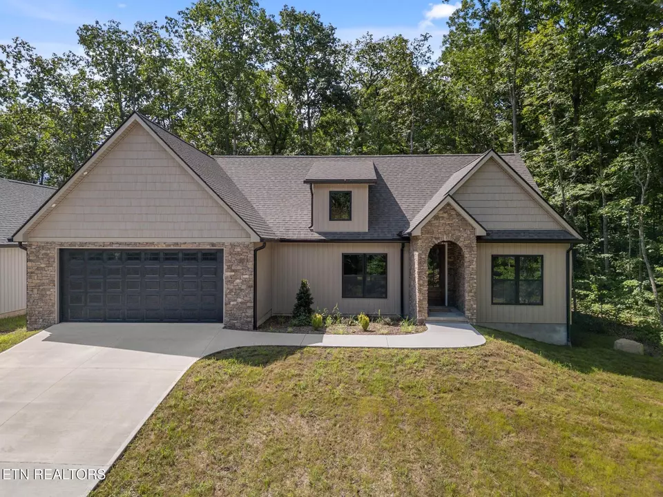 Exterior - 107 Leinster Ln, Crossville, TN 38558 photo 1 of 3