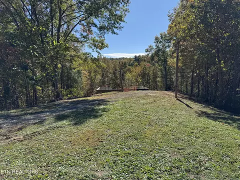 4050 Chamberlain Ln, Sevierville, TN 37862