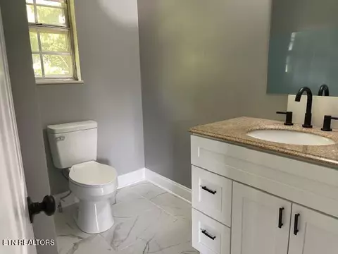 Bath - 7242 Cherrybrook Ln, Talbott, TN 37877 photo 1 of 2