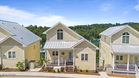 207 N Deer Hill Vlg #A, La Follette, TN 37766