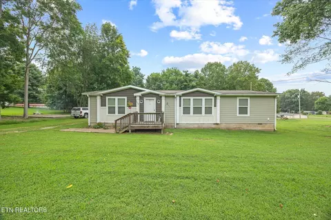 2045 Lakeview Dr, Byrdstown, TN 38549