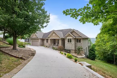 124 Smokeys Pt, La Follette, TN 37766