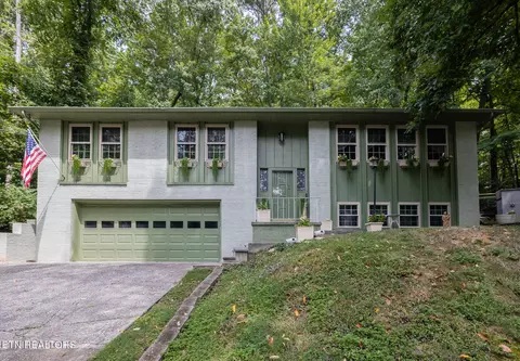 2703 Wildwood Rd, Maryville, TN 37804