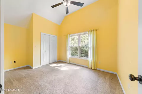Bedroom - 309 E Bullrun Valley Dr, Heiskell, TN 37754 photo 2 of 3