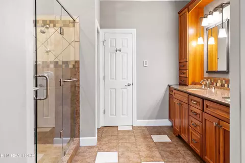 Bath - 309 E Bullrun Valley Dr, Heiskell, TN 37754 photo 1 of 5
