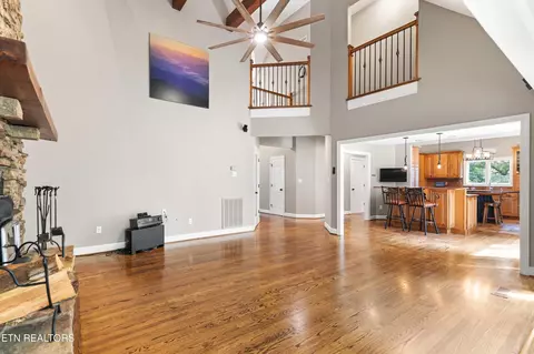 Living - 309 E Bullrun Valley Dr, Heiskell, TN 37754 photo 3 of 5