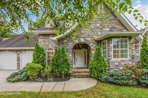905 Vista Oaks Ln, Knoxville, TN 37919