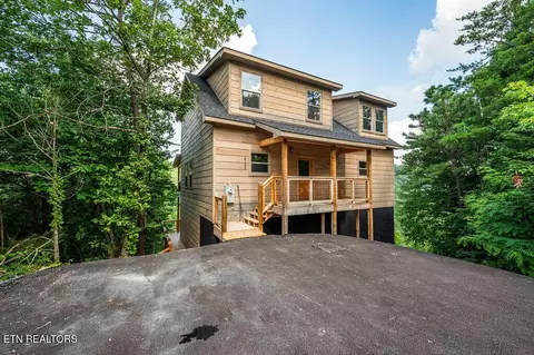 4183 Chamberlain Ln, Sevierville, TN 37862