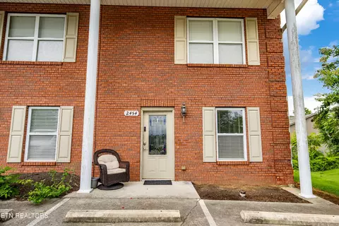 2454 Hallerins Ct, Maryville, TN 37801