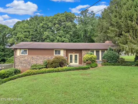 1002 Northview Dr, Lenoir City, TN 37771