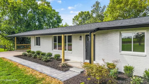 7701 Pedigo Rd, Knoxville, TN 37938