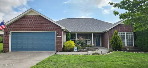 1620 Autumn Brook Dr, Maryville, TN 37801