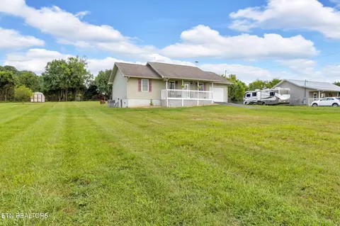 661 Ross Dr, Dandridge, TN 37725