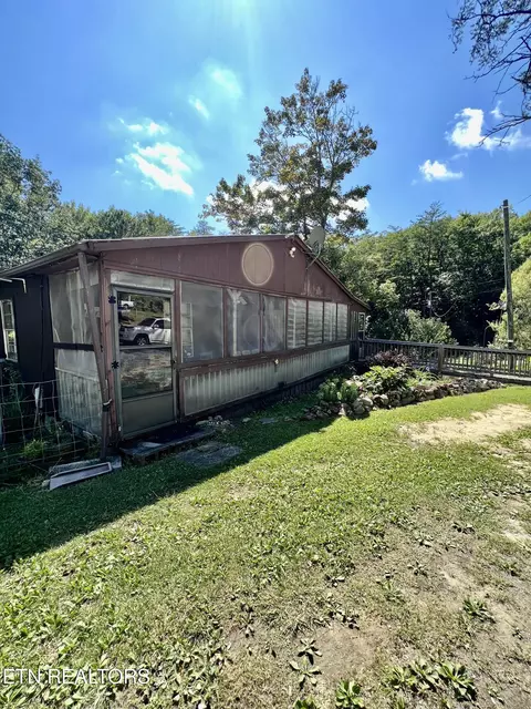 7122 S Compton Dr, Tallassee, TN 37878