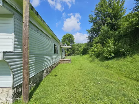 Exterior - 310 Barkley Dr, Middlesboro, KY 40965 photo 3 of 3