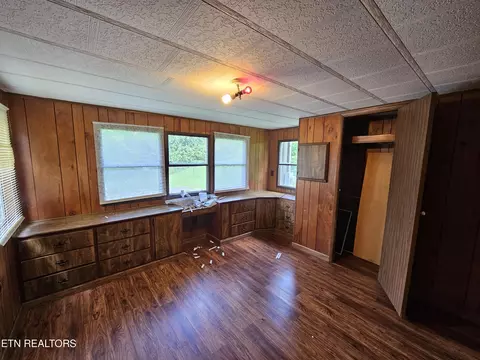 Bedroom - 310 Barkley Dr, Middlesboro, KY 40965 photo 2 of 2
