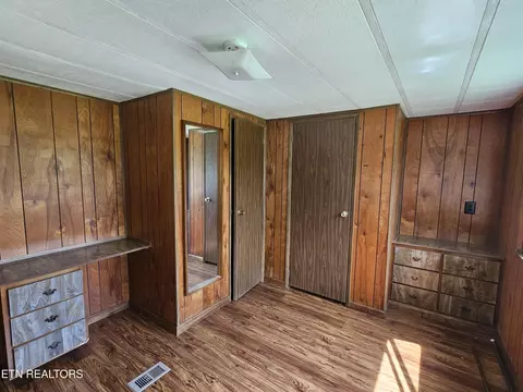Bedroom - 310 Barkley Dr, Middlesboro, KY 40965 photo 1 of 2