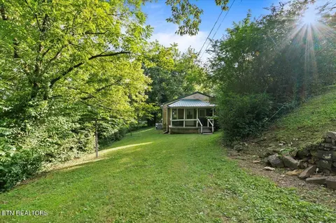 409 N 8th St, La Follette, TN 37766