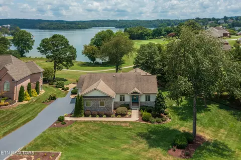 102 Cayuga Dr, Loudon, TN 37774