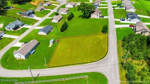 36 Zoe Circle, Jacksboro, TN 37757
