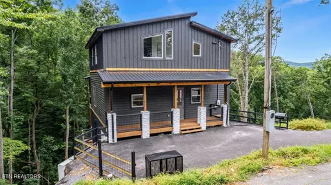 4142 Dollys Dr, Sevierville, TN 37876