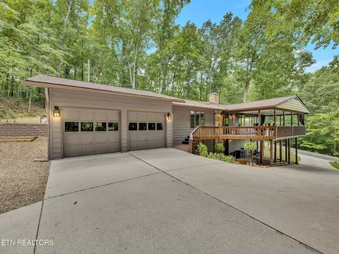 166 Rotherham Dr, Crossville, TN 38558