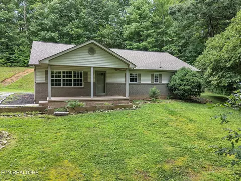 241 Skyline Dr, Oneida, TN 37841