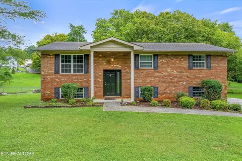 817 N Whispering Oak Cir, Powell, TN 37849