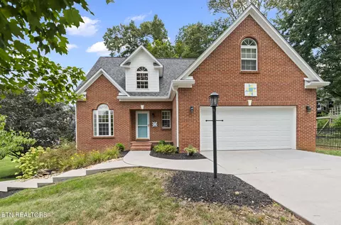2505 Cedar Hurst Ln, Knoxville, TN 37932
