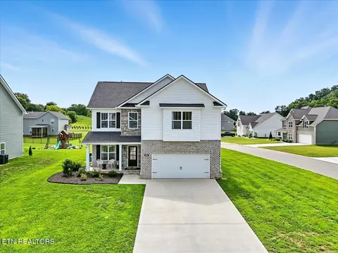 802 Waterwoods Tr, Sevierville, TN 37876