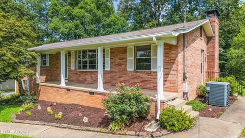 5121 Stonewood Dr, Knoxville, TN 37921