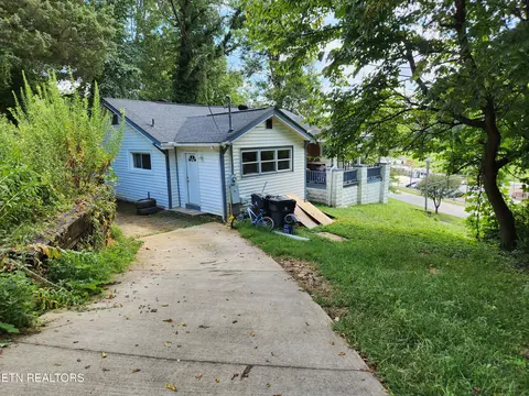 5516-5518 N Broadway St, Knoxville, TN 37918