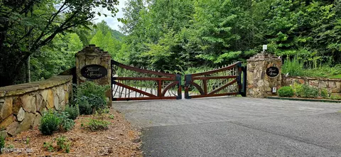 491 Chetola Tr, Townsend, TN 37882