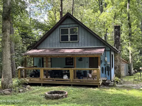 3219 Holly Ln, Sevierville, TN 37862