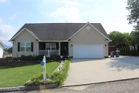 125 West Dr, La Follette, TN 37766