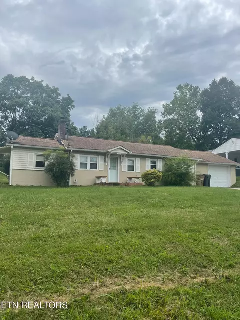 5843 Fairhill Ln, Knoxville, TN 37918