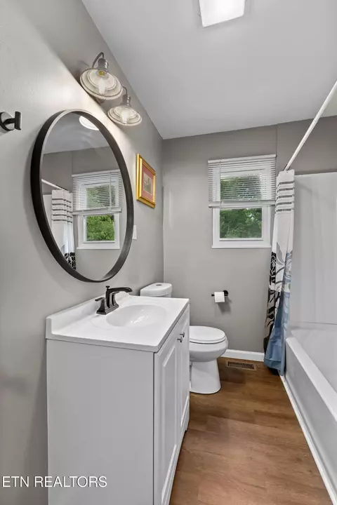 Bath - 157 Campbell Dr, Bean Station, TN 37708 photo 1 of 3