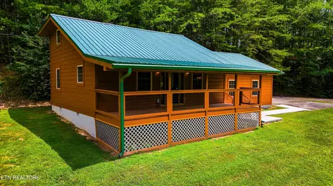 515 Smelcer Dr, Pigeon Forge, TN 37863