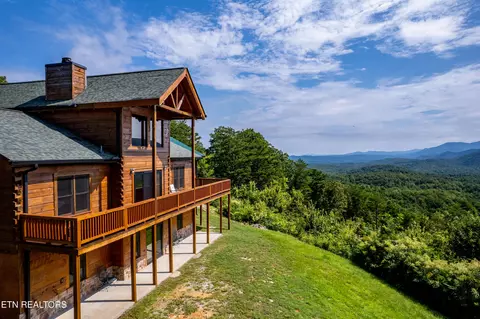 1099 Smithfield Rd, Tellico Plains, TN 37385