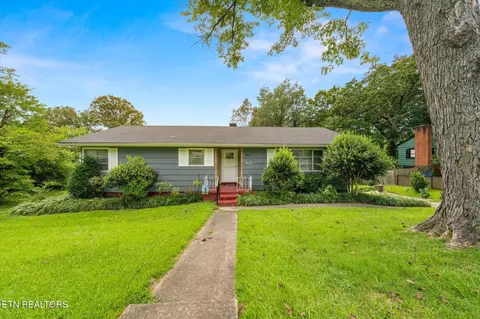 307 Iroquois Dr, Knoxville, TN 37914