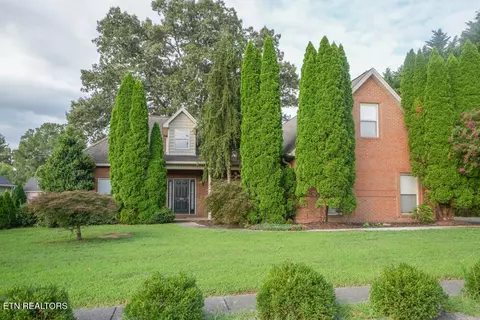 1015 Foxdale Dr, Maryville, TN 37803