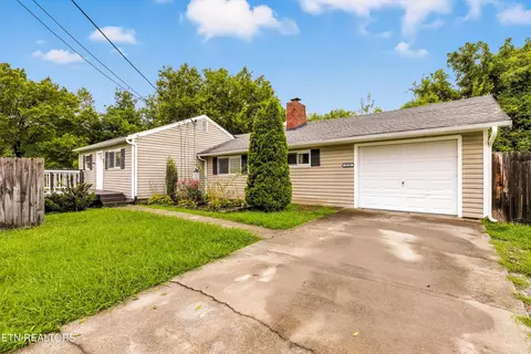 4320 Fountain Dr, Knoxville, TN 37912