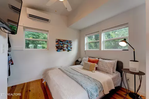 オーチャードハウス 25715 Orchard Dr, Dearborn Heights, MI 48125 | Zillow