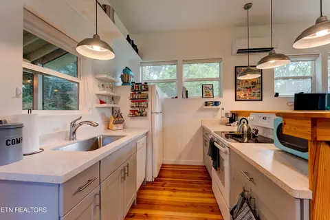 オーチャードハウス 25715 Orchard Dr, Dearborn Heights, MI 48125 | Zillow