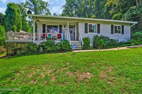 3225 W Wolf Valley Rd, Clinton, TN 37716