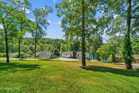 1339 Cove Pt, La Follette, TN 37766